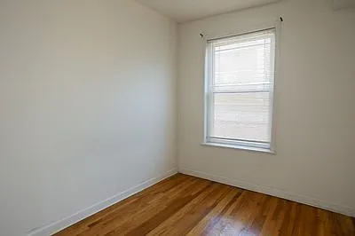 1521 W Barry Ave #2 — Photo 5