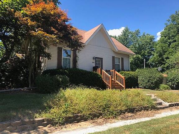 2nd image of 702 N 6th St