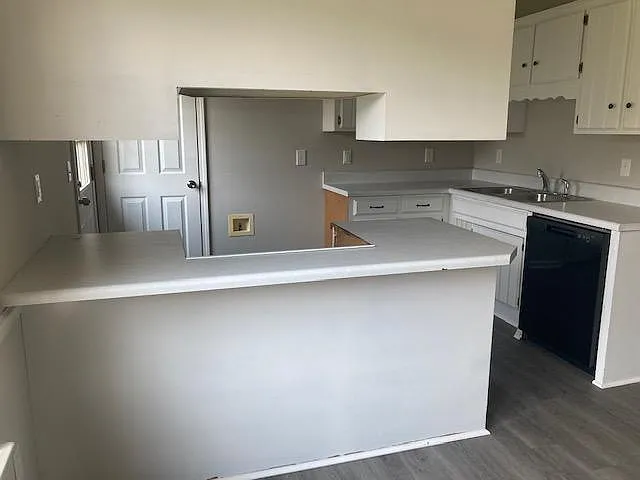 704 Seaton Ct — Photo 8