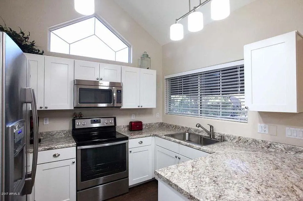 1633 E Lakeside Dr — Photo 4