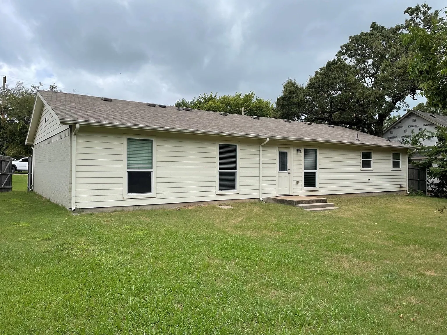 3 bed, 1430 sqft, $2,000 — Photo 2