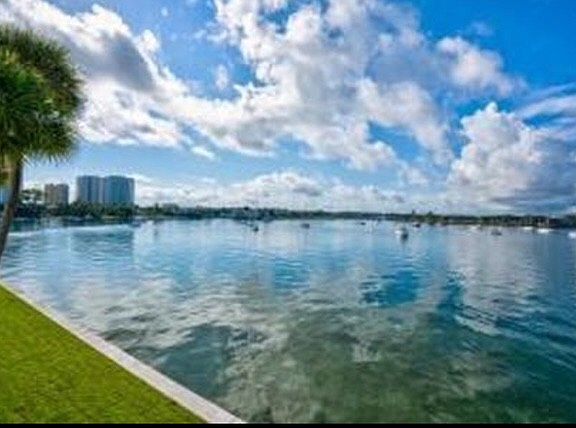 Exceptional Water views!