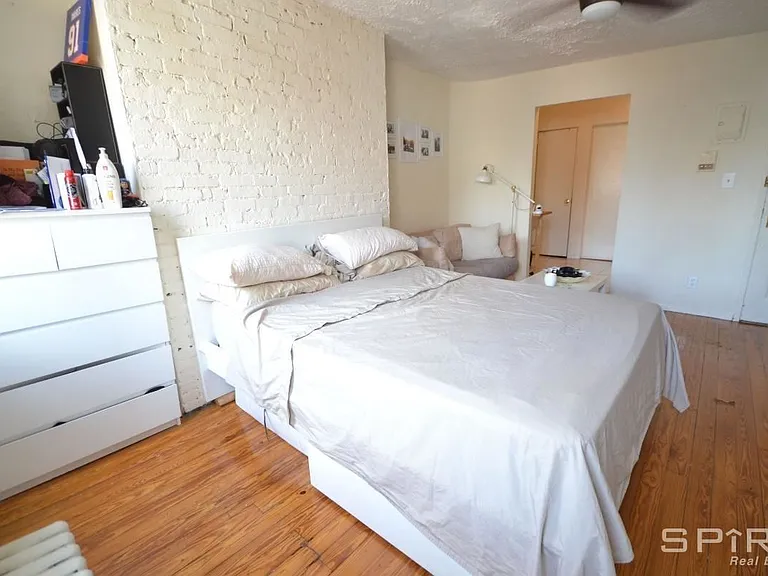 457 W 50th St #4RE — Photo 9