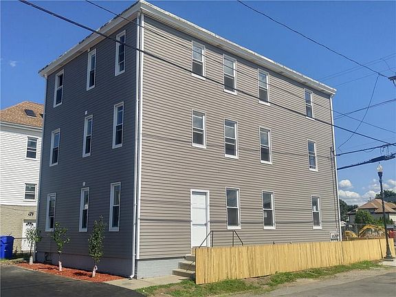 3rd image of 1043 Mineral Spring Ave