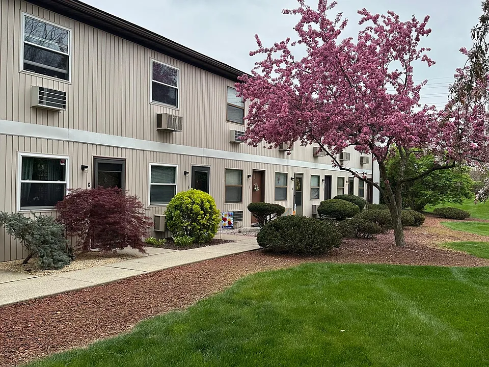 1338 W Wyomissing Ct #F