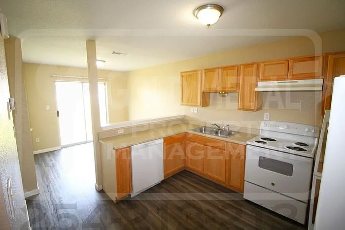 3 bed, 2.0 bath, 1134 sqft, $800 — Photo 4
