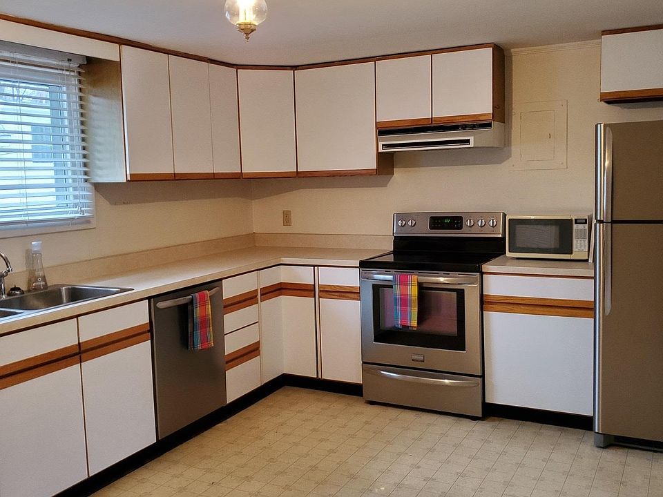 2nd image of 79 Main St APT B