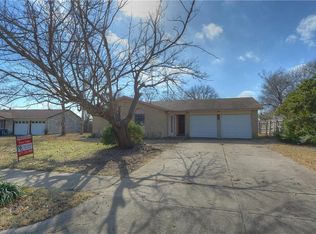 1104 Dickens Ct, Arlington, TX 76015
