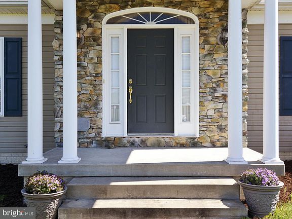 2nd image of 3755 Maplecrest Ct