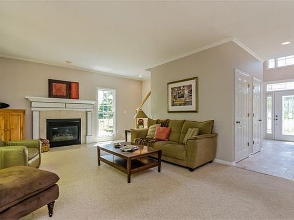 5th image of 3304 Falcon Bluff Ct NE
