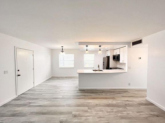 5th image of 58 Normandy Ln #B