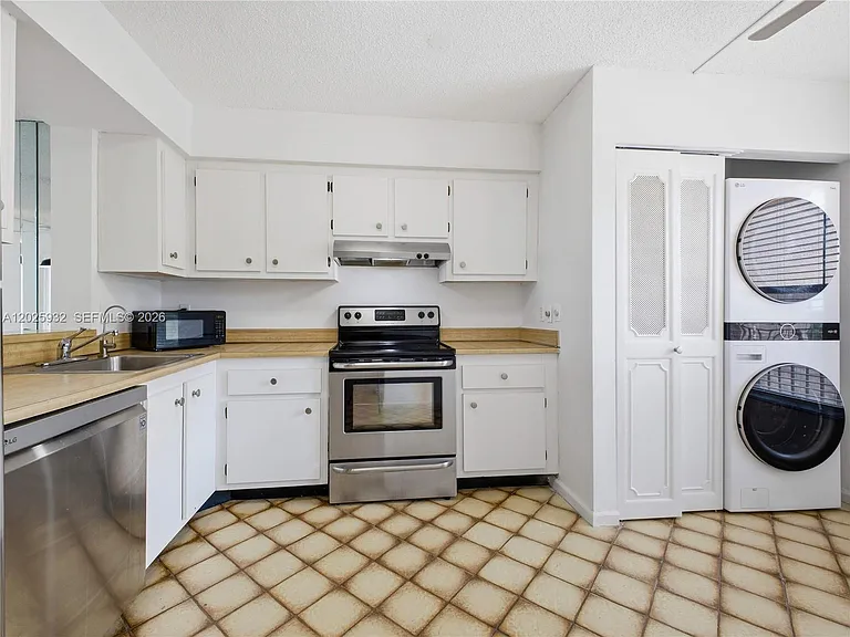 14623 Bonaire Blvd #405 — Photo 6