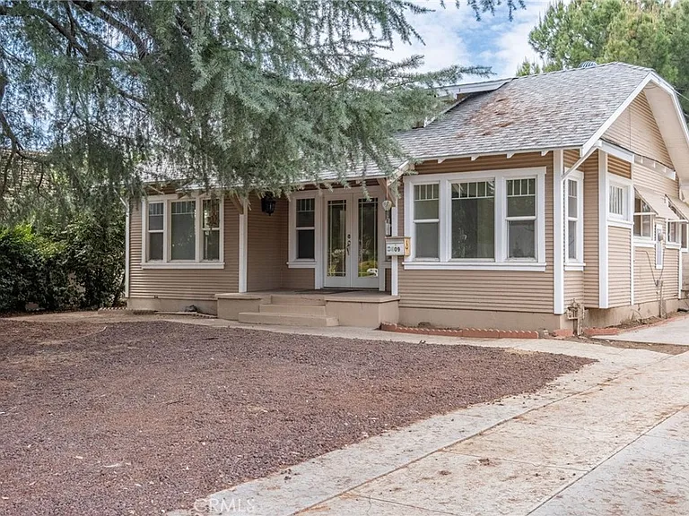 809 E Colton Ave — Photo 32