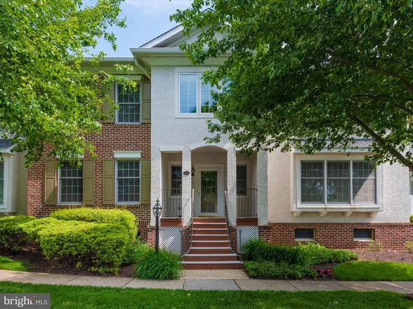 594 Cricket Ln, Downingtown, PA 19335