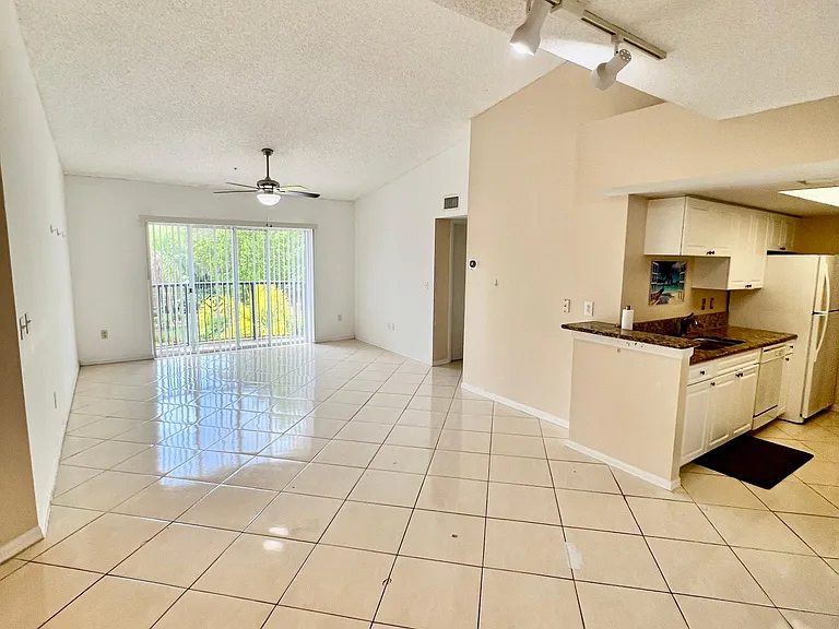400 Crestwood Ct N #407 — Photo 22