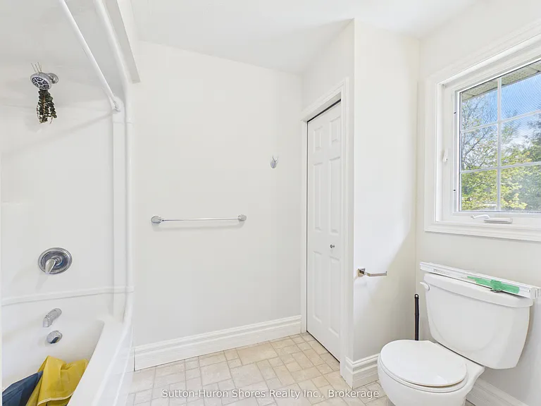 14 Eastgate Dr — Photo 11