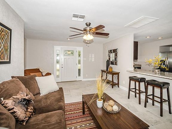 5th image of 9590 Sun Isle Dr NE