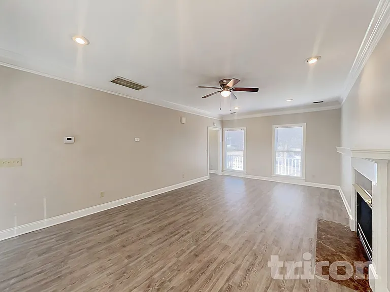 242 Chisolm Cir — Photo 2