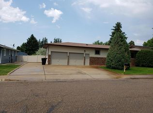 821 12th Ave W, Dickinson, ND 58601