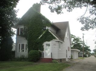 912 Lake Shore Dr, Escanaba, MI 49829