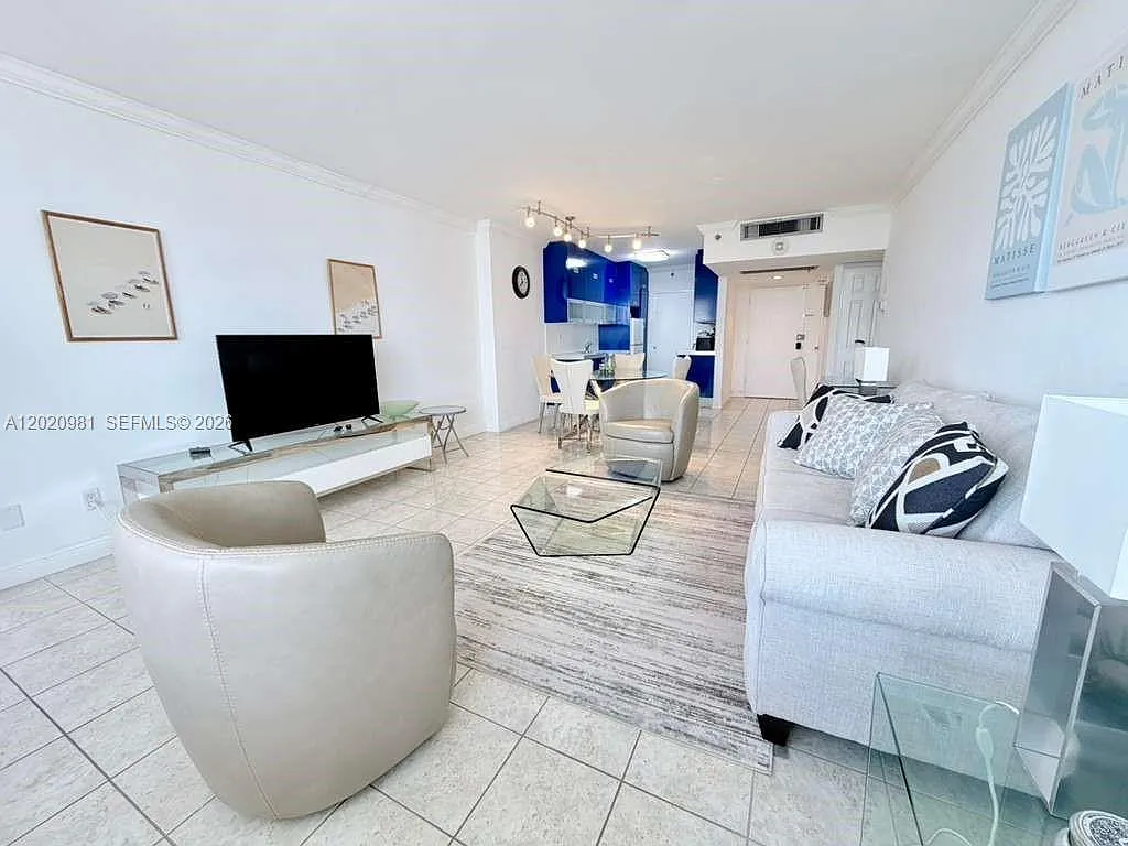 The Decoplage Condo — Photo 3