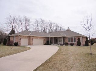 5613 Prairie Ridge Dr, Racine, WI 53406