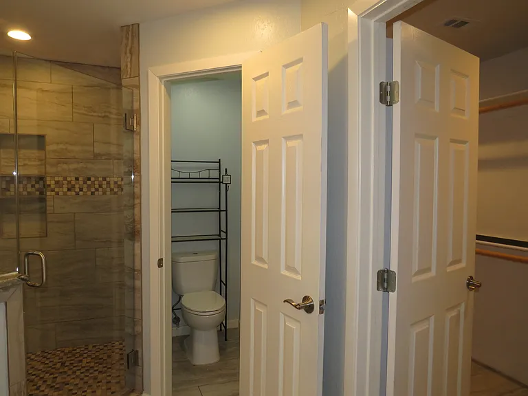 1026 Thomas St — Photo 21