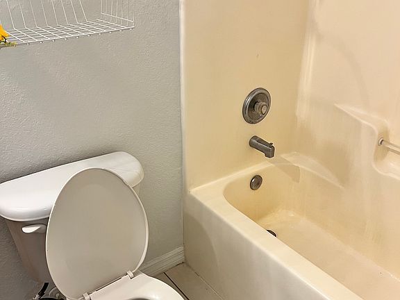 5th image of 4905 Golfview Blvd #4905