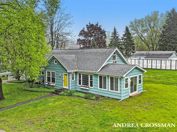 315 Bailey Ave, South Haven, MI 49090