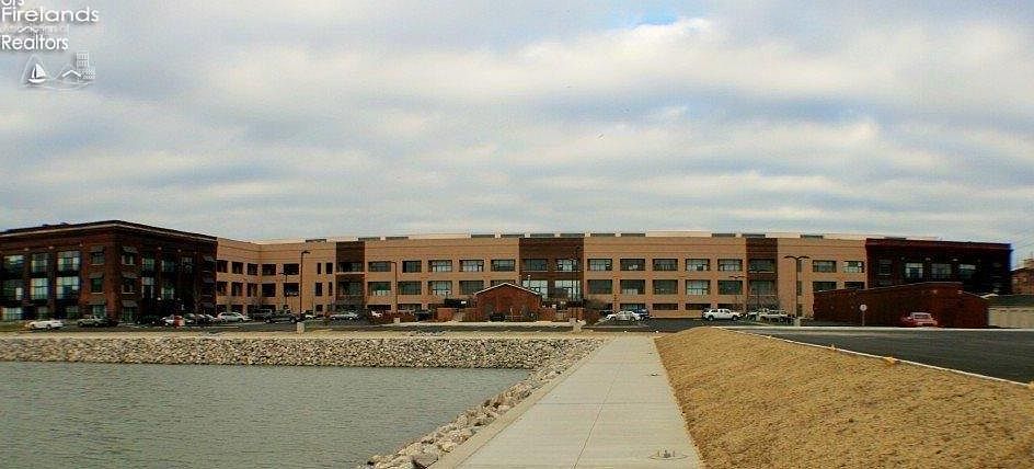 1st image of 401 W Shoreline Dr