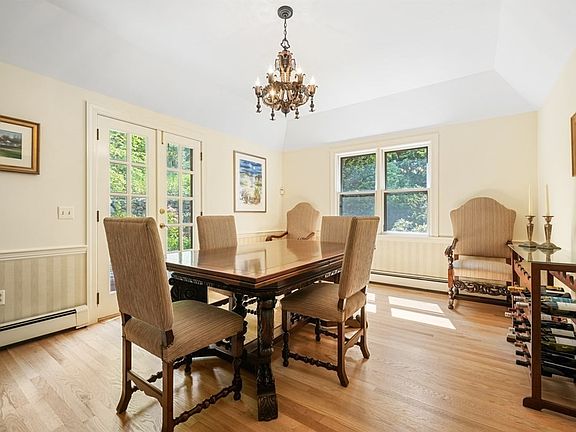 4th image of 110 Ruggles Ln