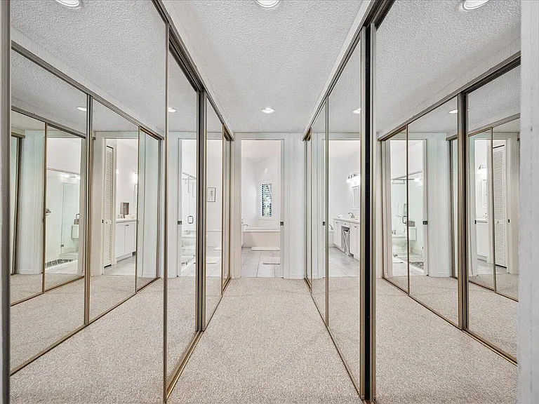 2585 Sheltingham Dr — Photo 21