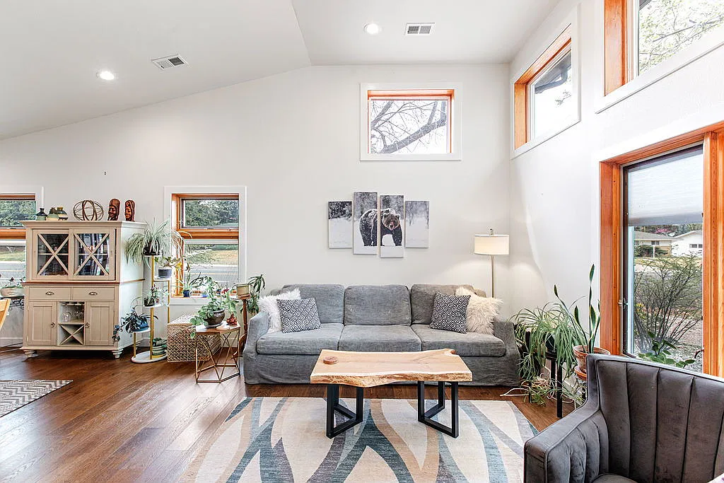 4 bed, 3.0 bath, 2898 sqft, $6,000 — Photo 3
