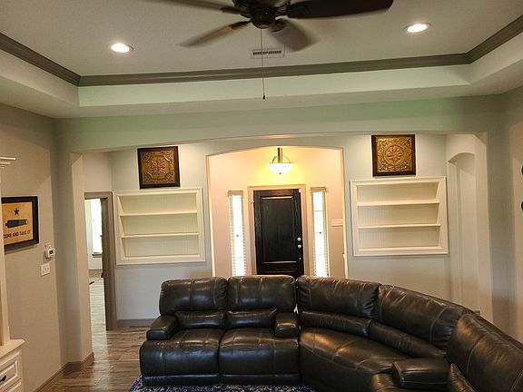 4th image of 1409 Dyann Dr