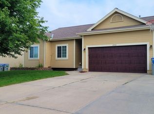 20918 Oak St, Gretna, NE 68028