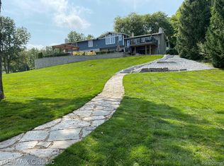 13541 Spencer Rd, Milford, MI 48380