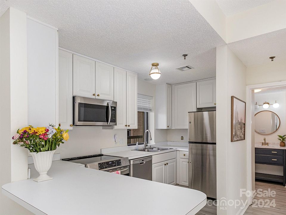 1st image of 211 Heritage Blvd Suite 408