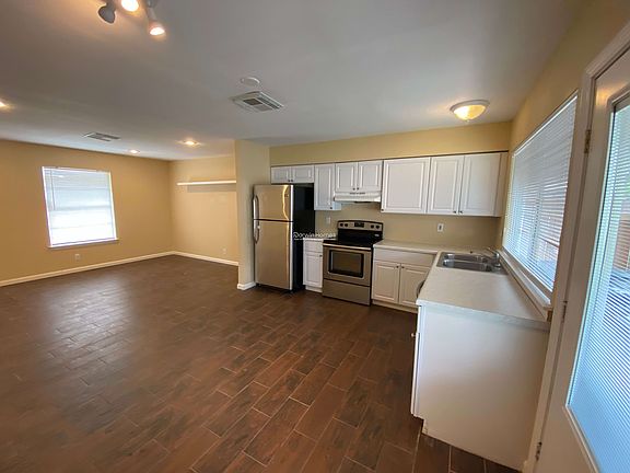 3rd image of 1007 Boling Brook St #1007