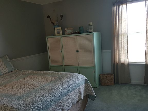 4th image of 4882 Jaybird Cir N