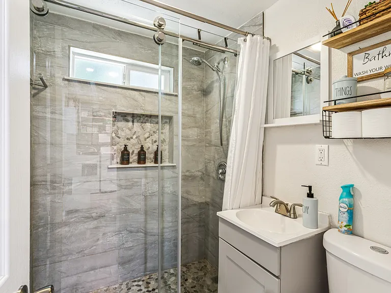 2472 Deep Creek Dr — Photo 2