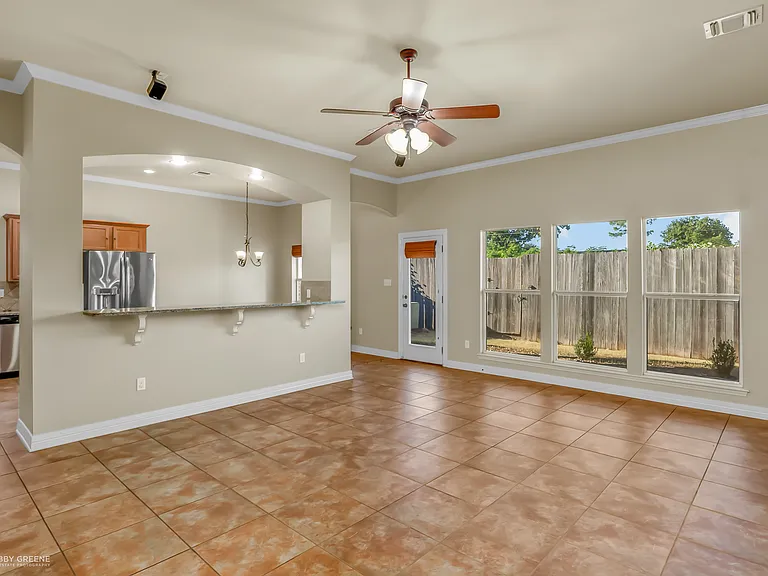 112 Clear Brooke Dr — Photo 2