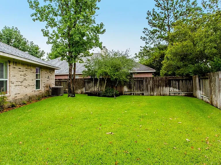 11 Fair Light Ct — Photo 34