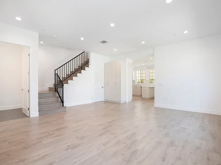 1029 Melrose Ave #104 — Photo 13