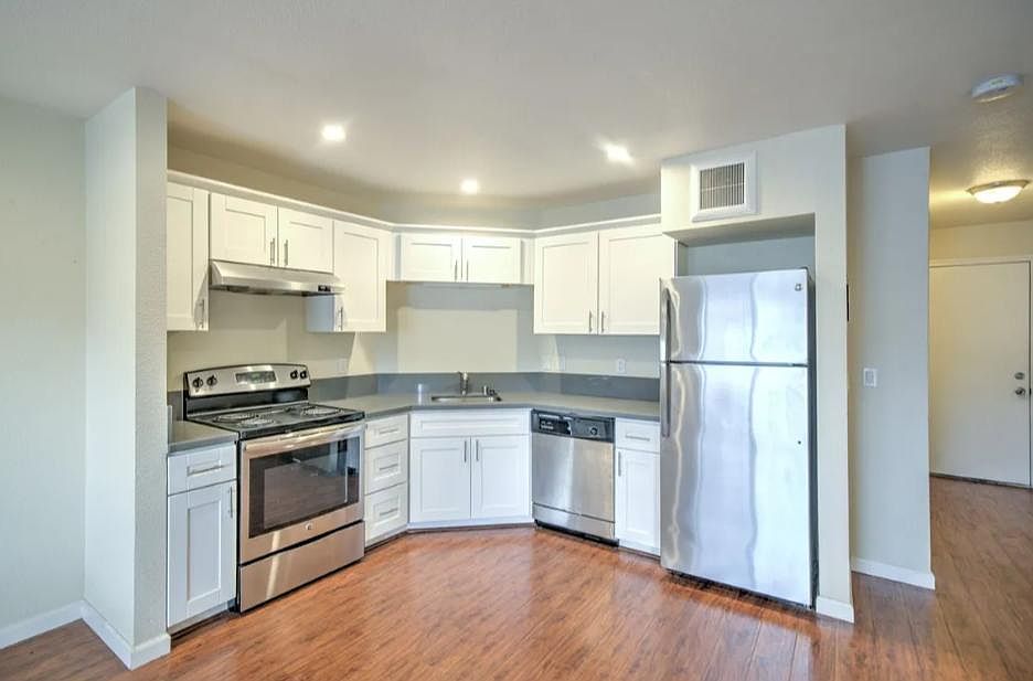 1st image of 530 24th St APT 107