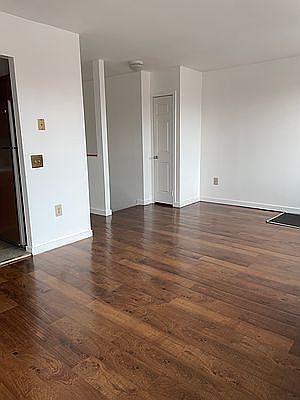 3rd image of 492 Louisiana Ave #2
