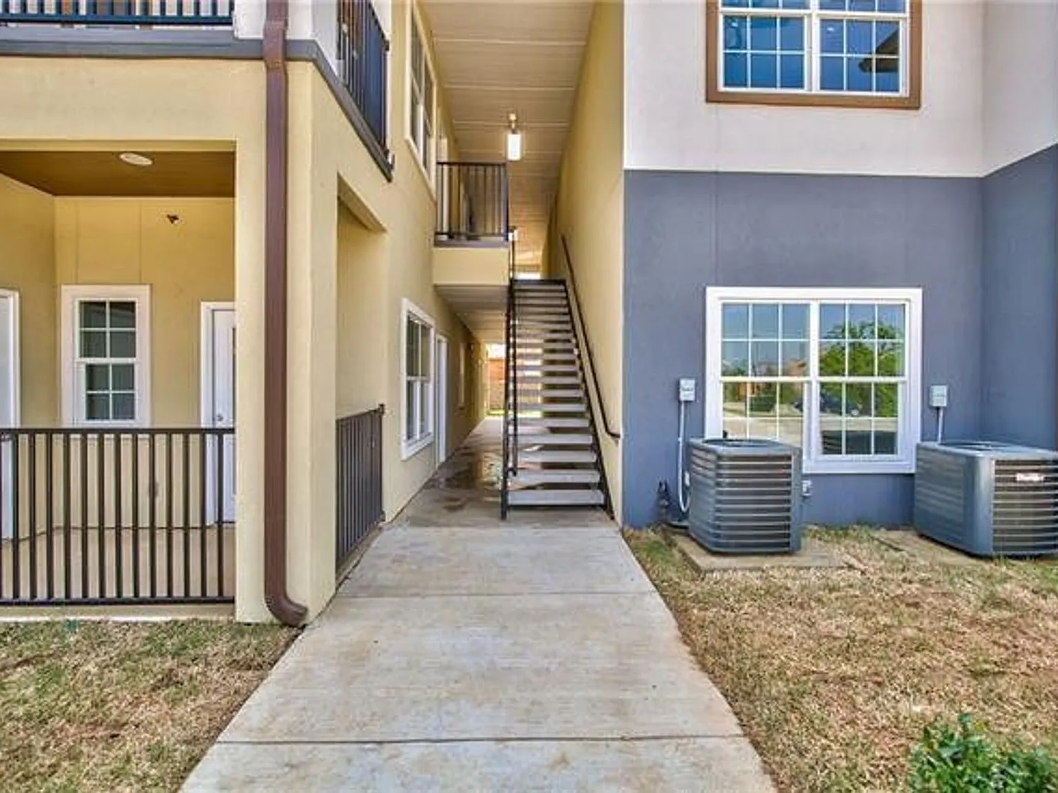 Pinnacle Apartments — Photo 4