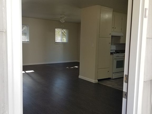 3rd image of 515 Warwick Dr