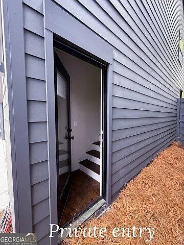 1 bed, 1.0 bath, $1,600 — Photo 2