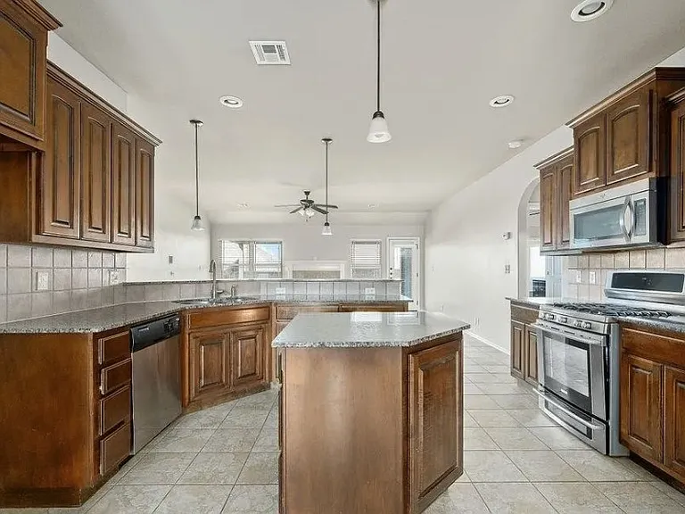 13332 S 21st Pl — Photo 5