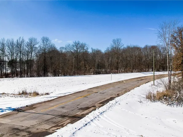 Mount Everett Rd, Hubbard, OH 44425